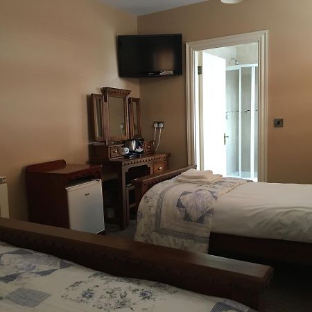 Hopper Inn Bar & Guest Accommodation Ballynaskreena Buitenkant foto