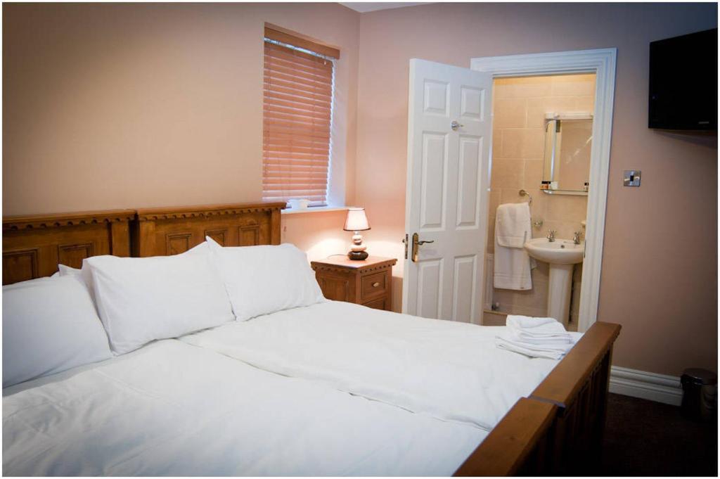 Hopper Inn Bar & Guest Accommodation Ballynaskreena Kamer foto