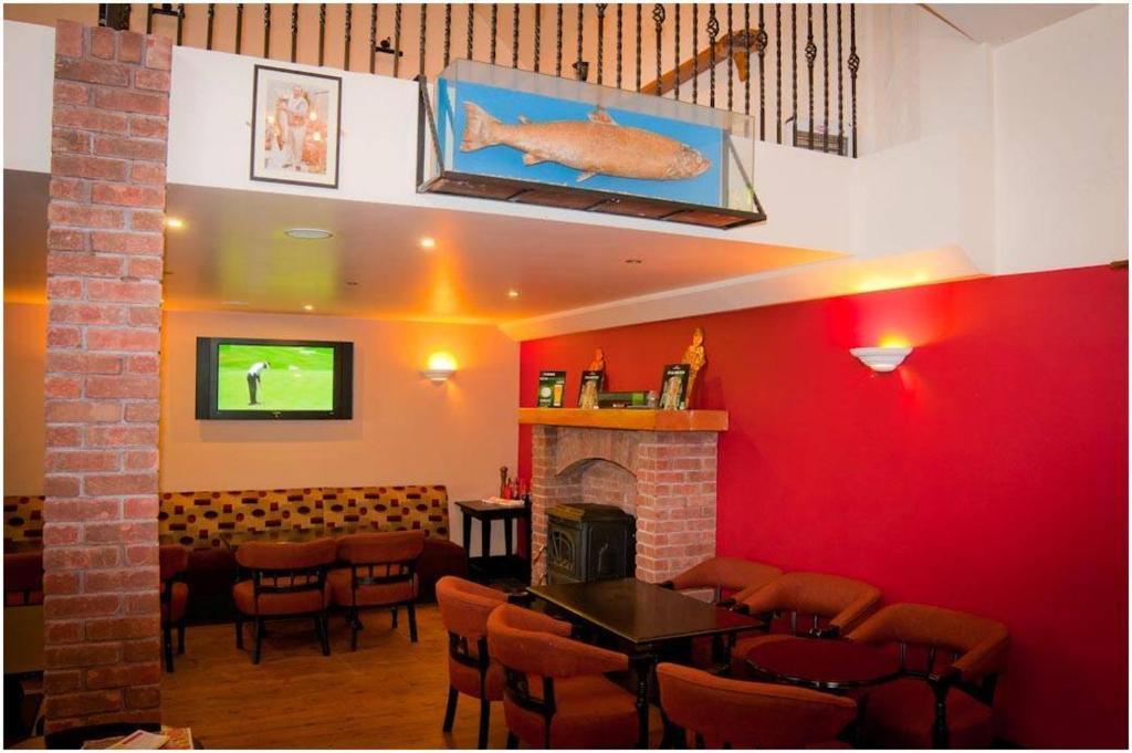 Hopper Inn Bar & Guest Accommodation Ballynaskreena Buitenkant foto