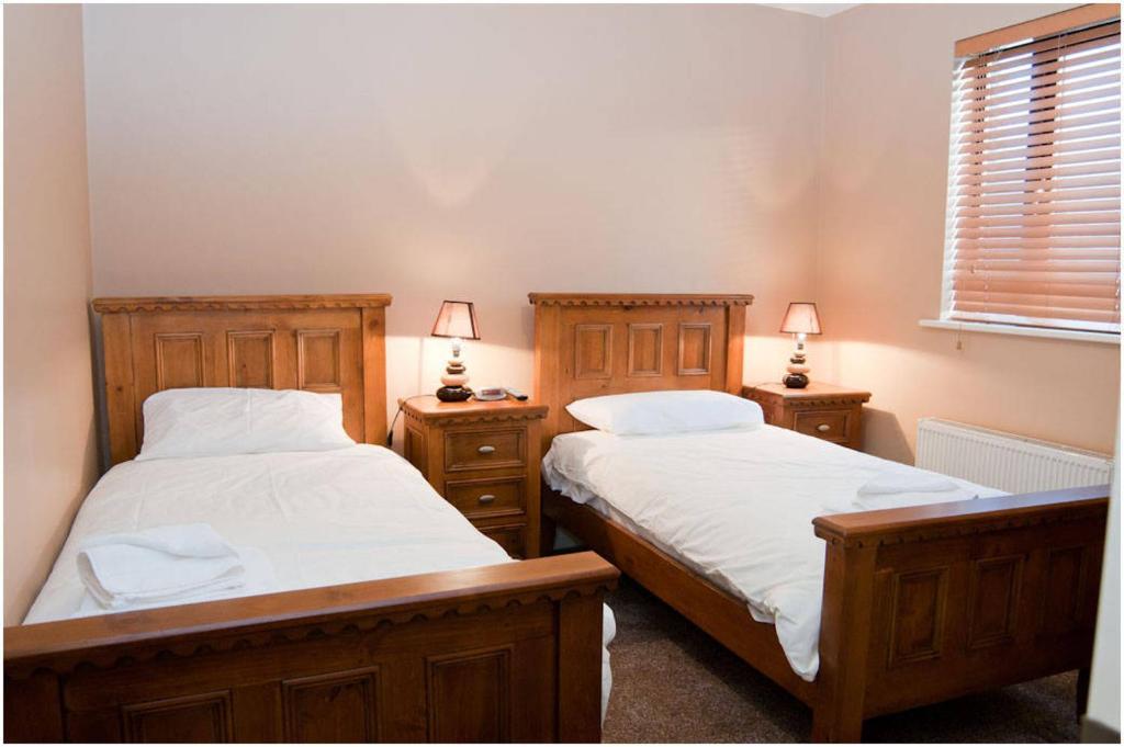 Hopper Inn Bar & Guest Accommodation Ballynaskreena Buitenkant foto