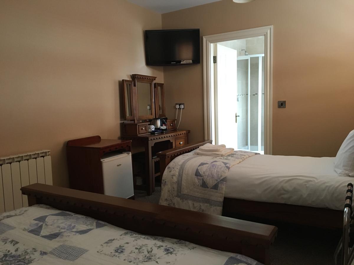 Hopper Inn Bar & Guest Accommodation Ballynaskreena Buitenkant foto