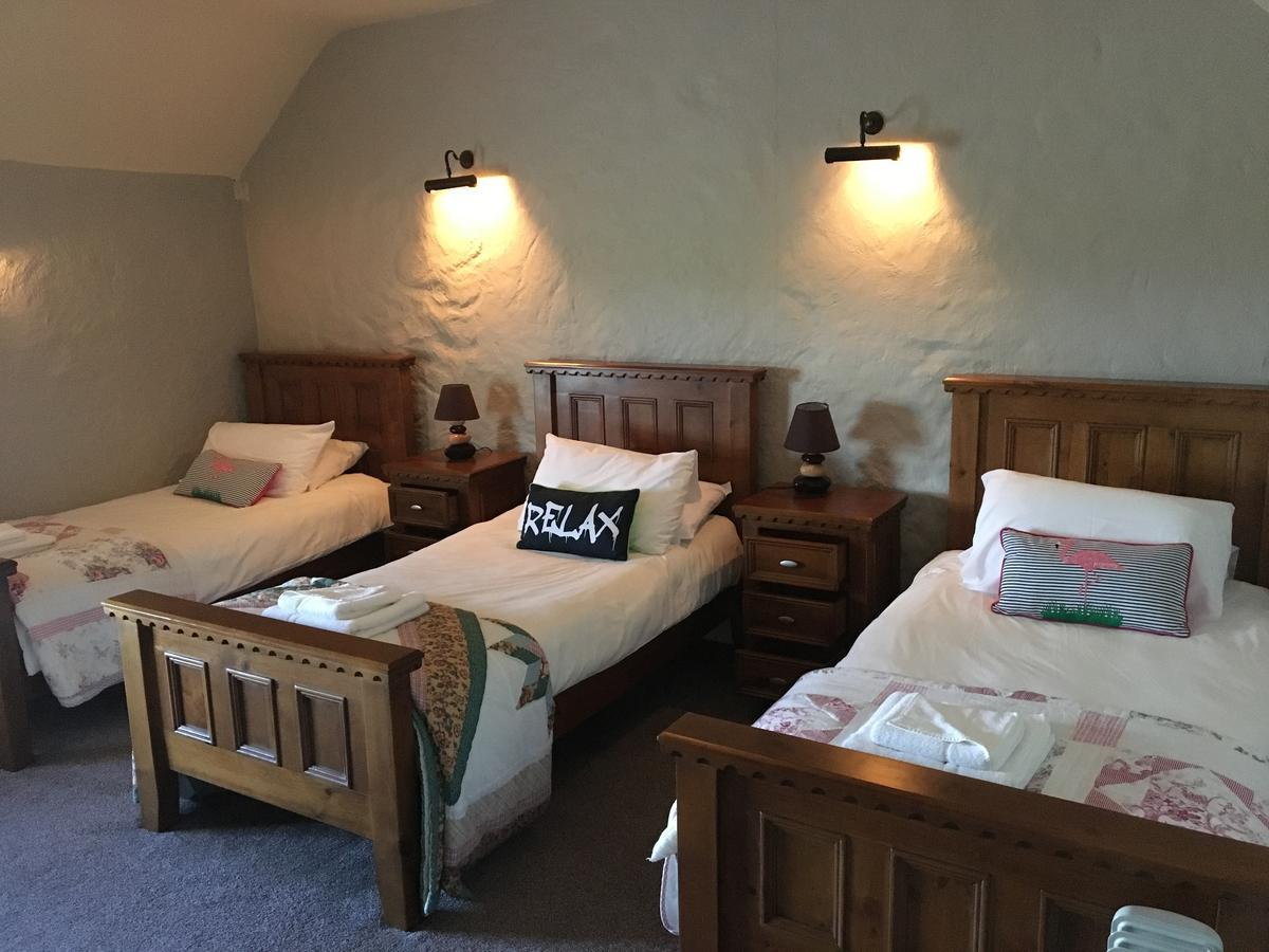 Hopper Inn Bar & Guest Accommodation Ballynaskreena Buitenkant foto