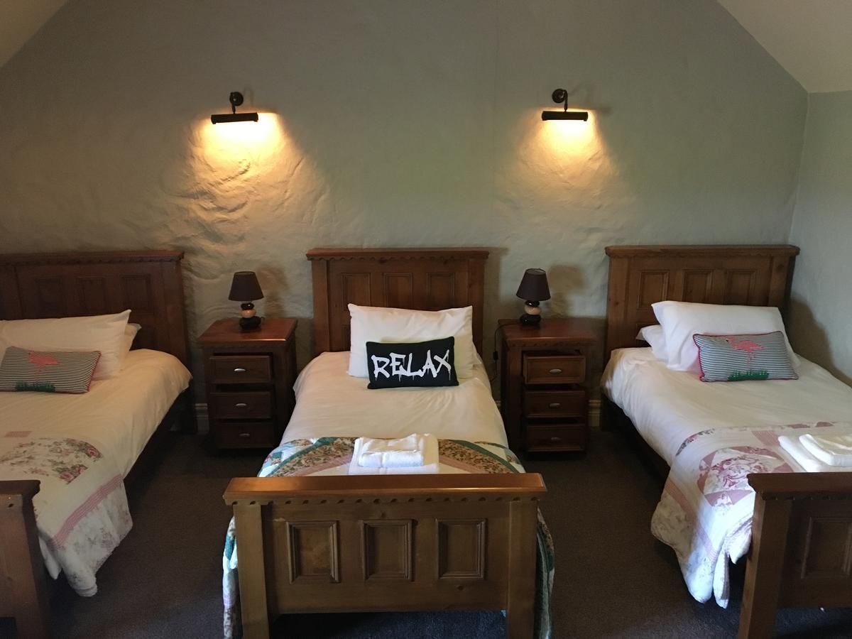 Hopper Inn Bar & Guest Accommodation Ballynaskreena Buitenkant foto